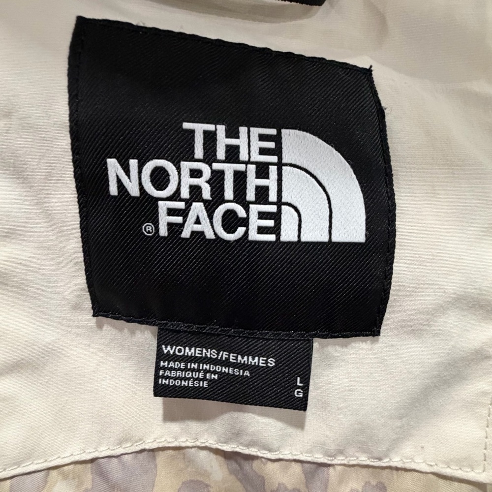 The North Face Arctic Parka Gardenia White / Silver Grey Leopard Print Interior - Picture 7 of 16